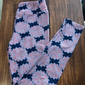 LuLaRoe never been worn leggings.